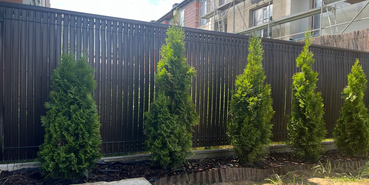 Realizacja ogrodzenia - Ciemnobrązowy