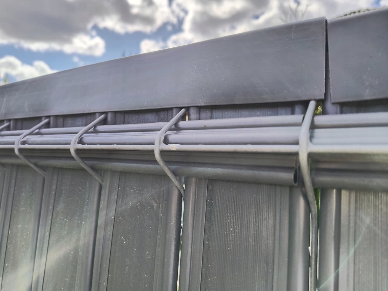 Realizacja ogrodzenia - Szary