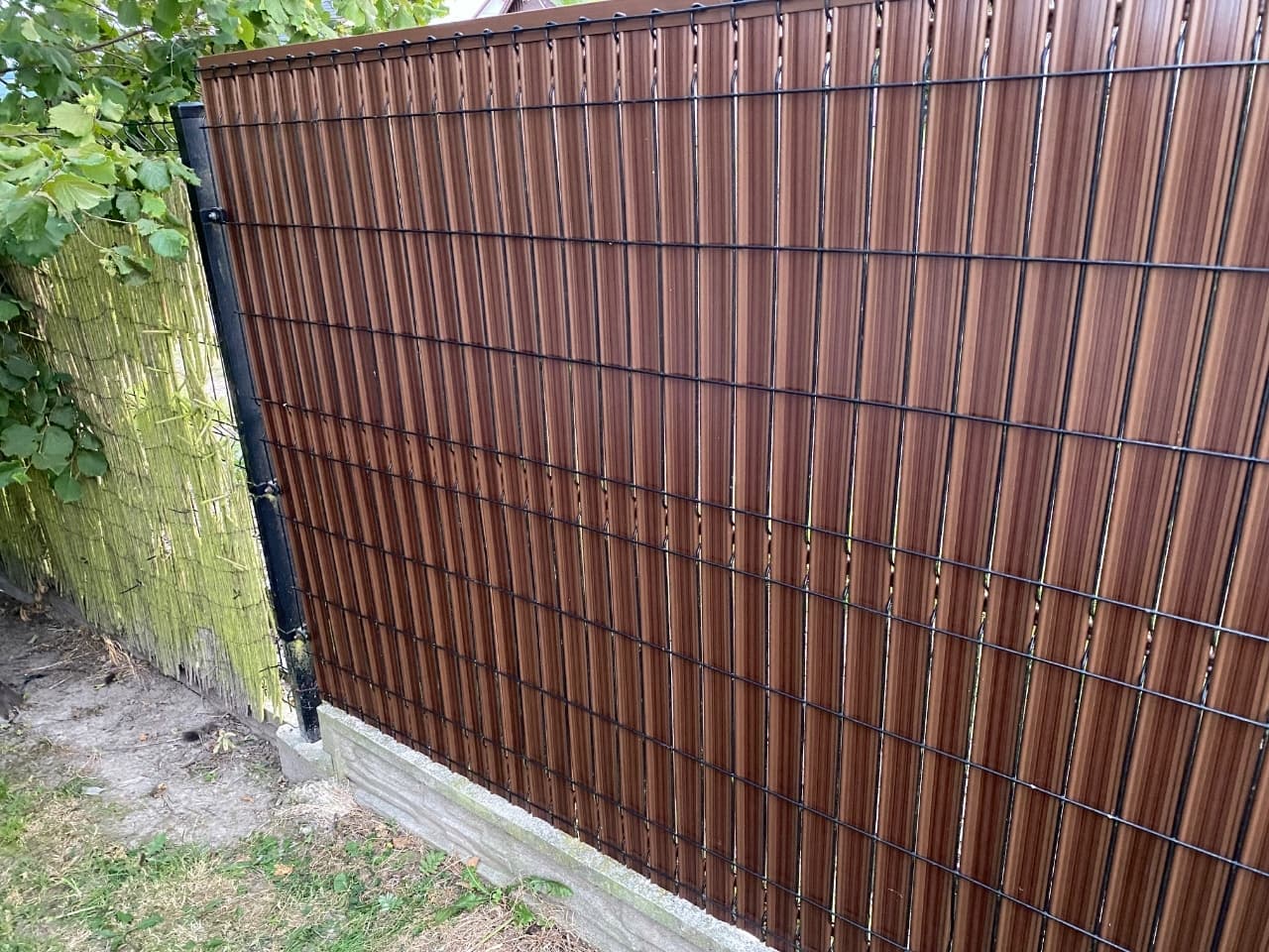 Realizacja ogrodzenia - Ciemnobrązowy