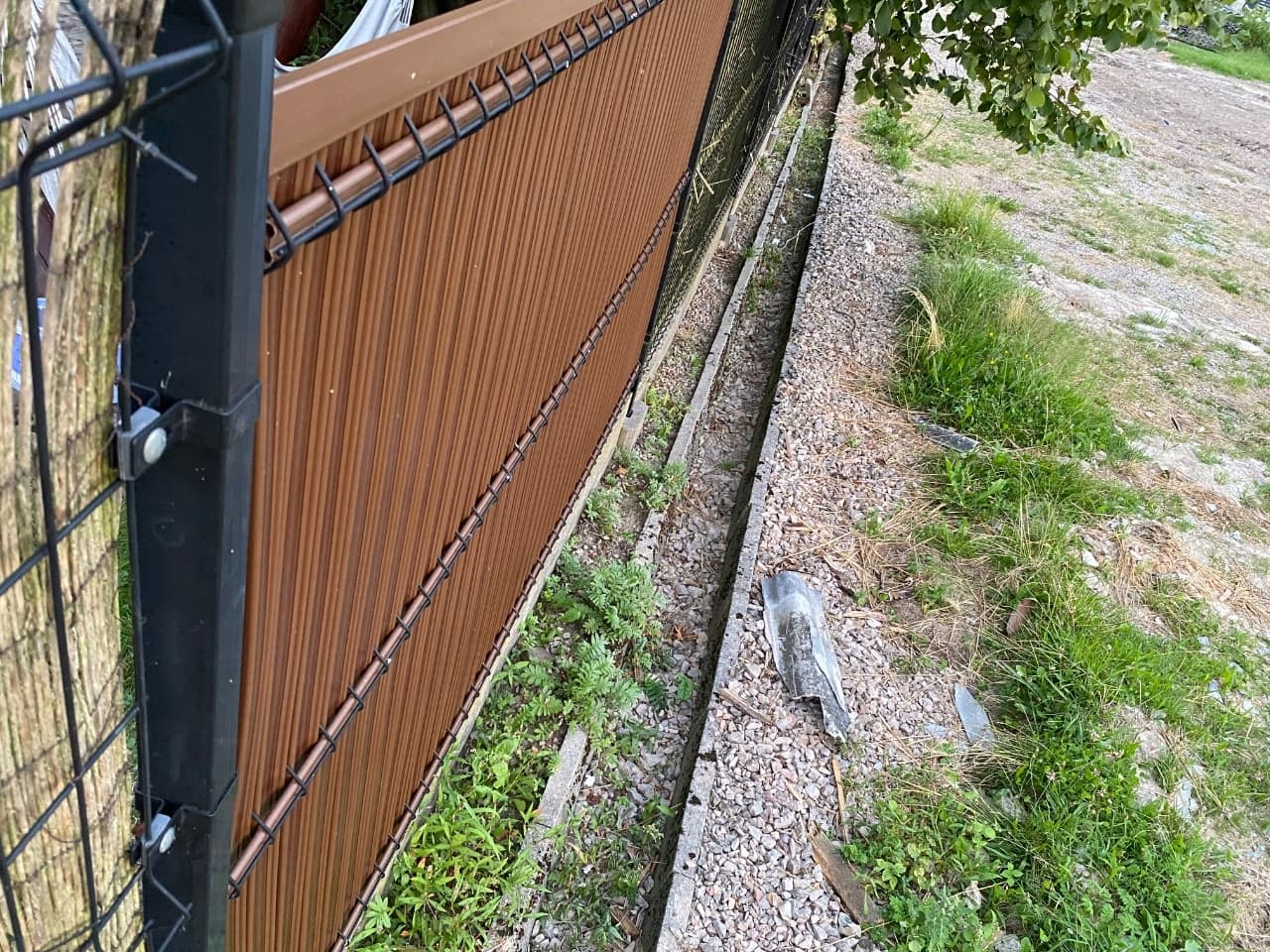 Realizacja ogrodzenia - Ciemnobrązowy