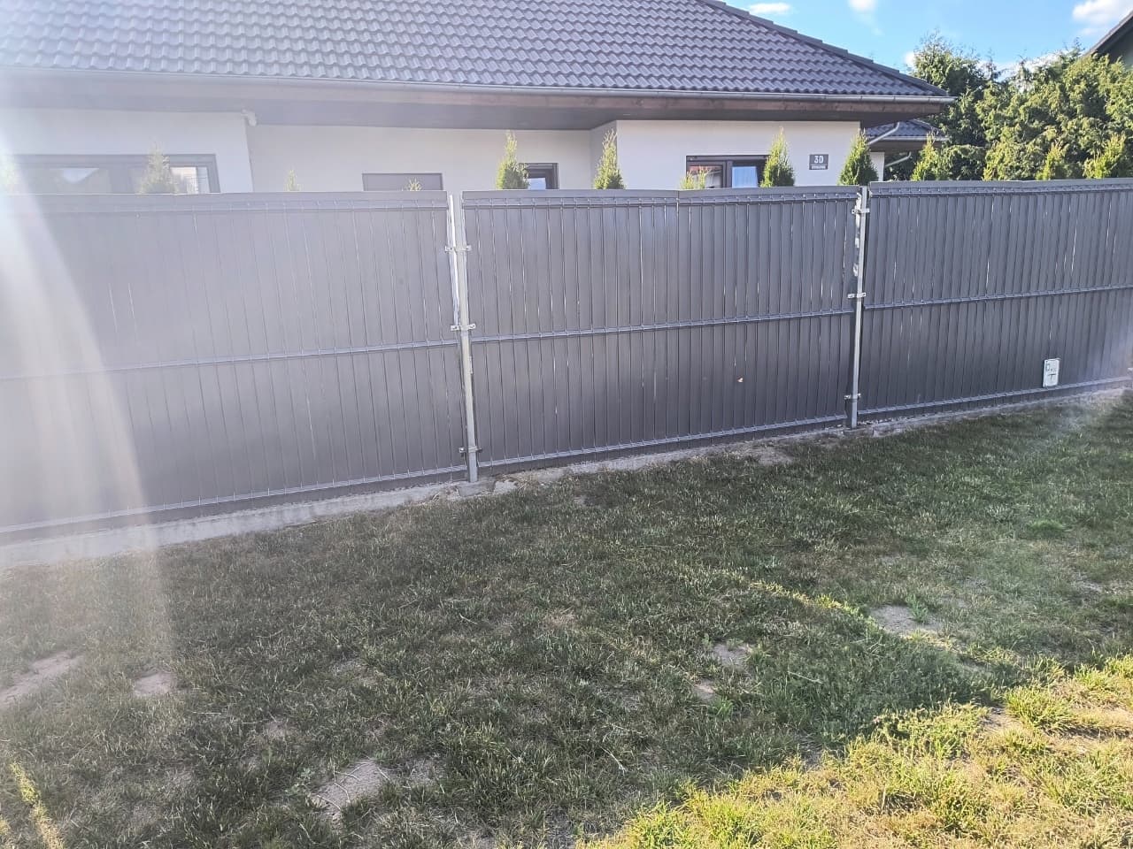 Realizacja ogrodzenia - Szary