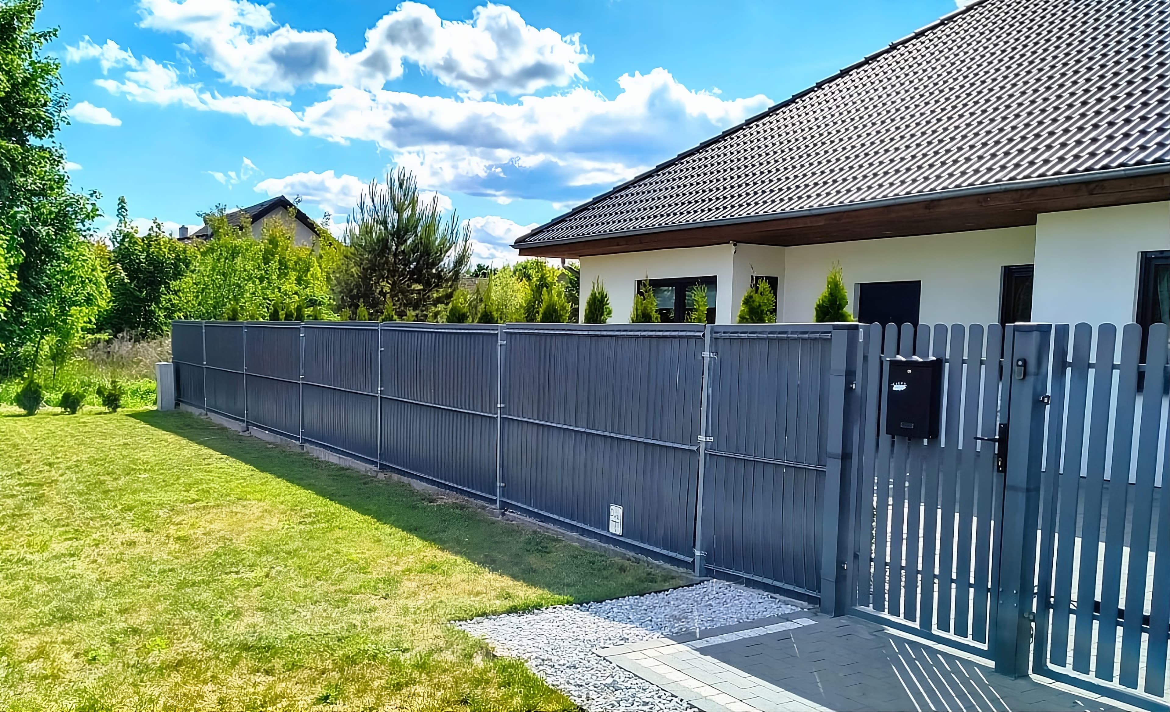 Listwy ogrodzeniowe – stylowe ogrodzenie